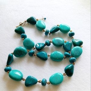 Necklace Fashion Large Turquoise Stones.